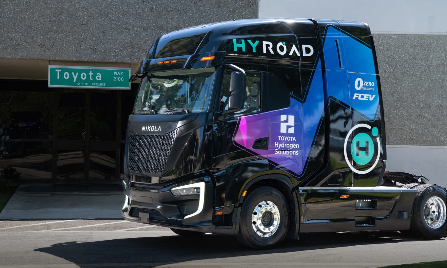 Toyota and Hyroad Put Hydrogen Class 8 Trucks Into Fleet Service